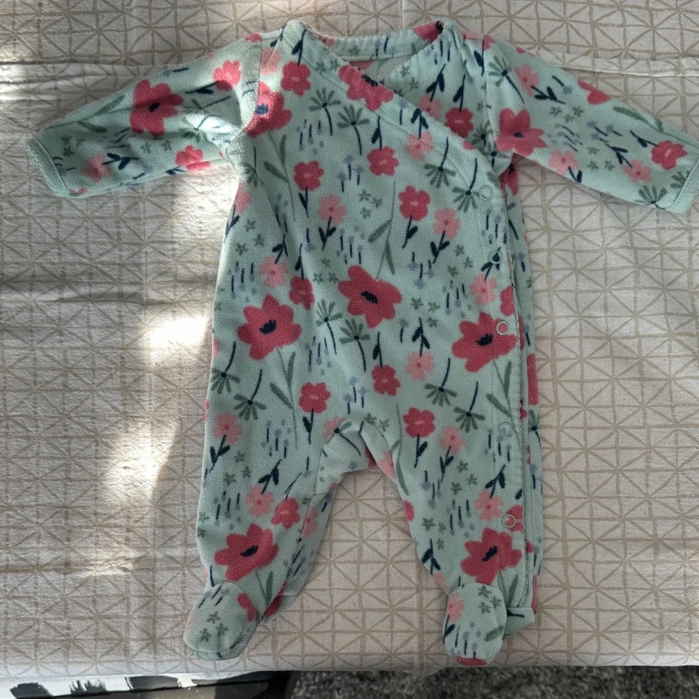 Lot of 7 Newborn One Pieces - Picture 8 of 15